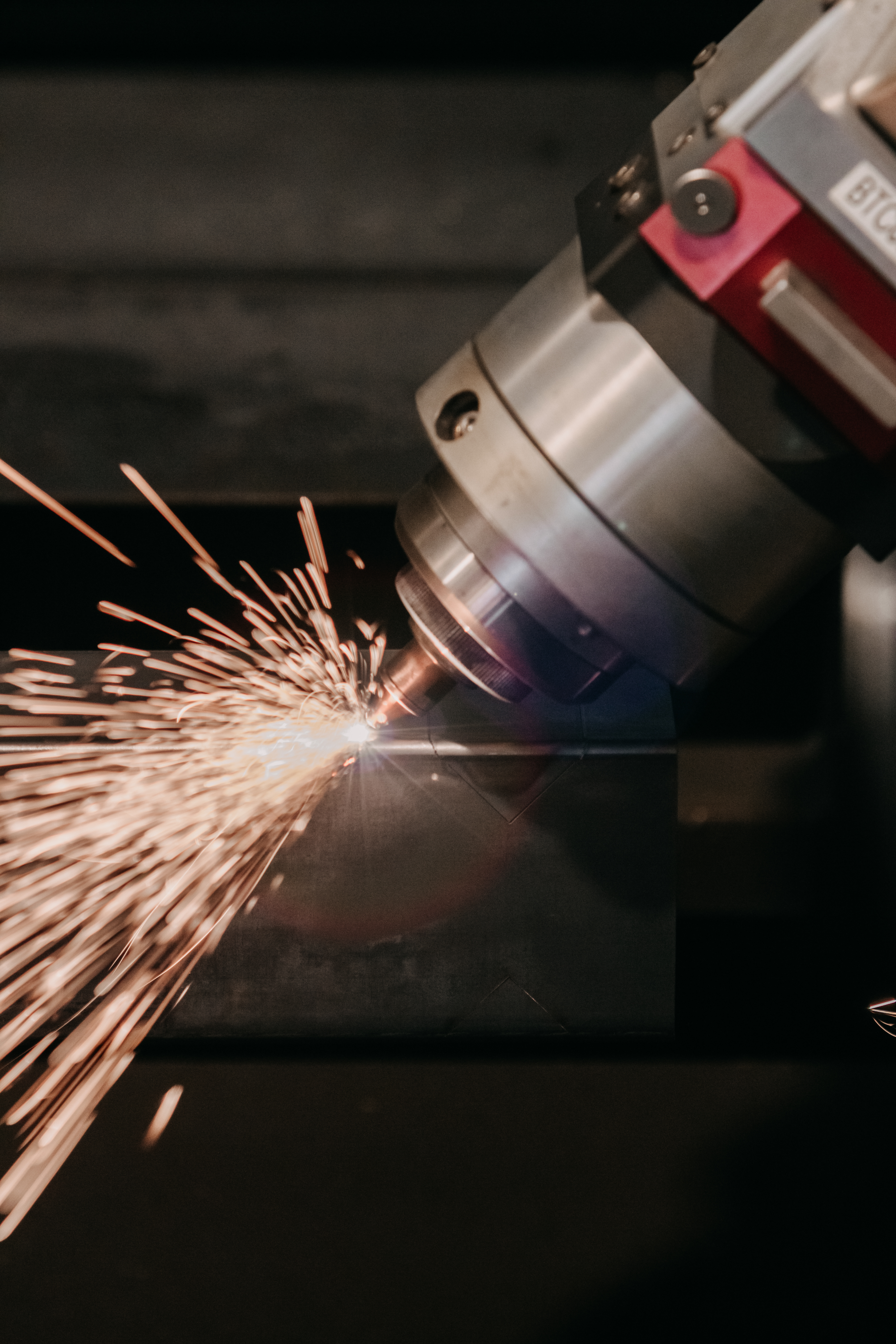 Dettaglio taglio laser su lamiera